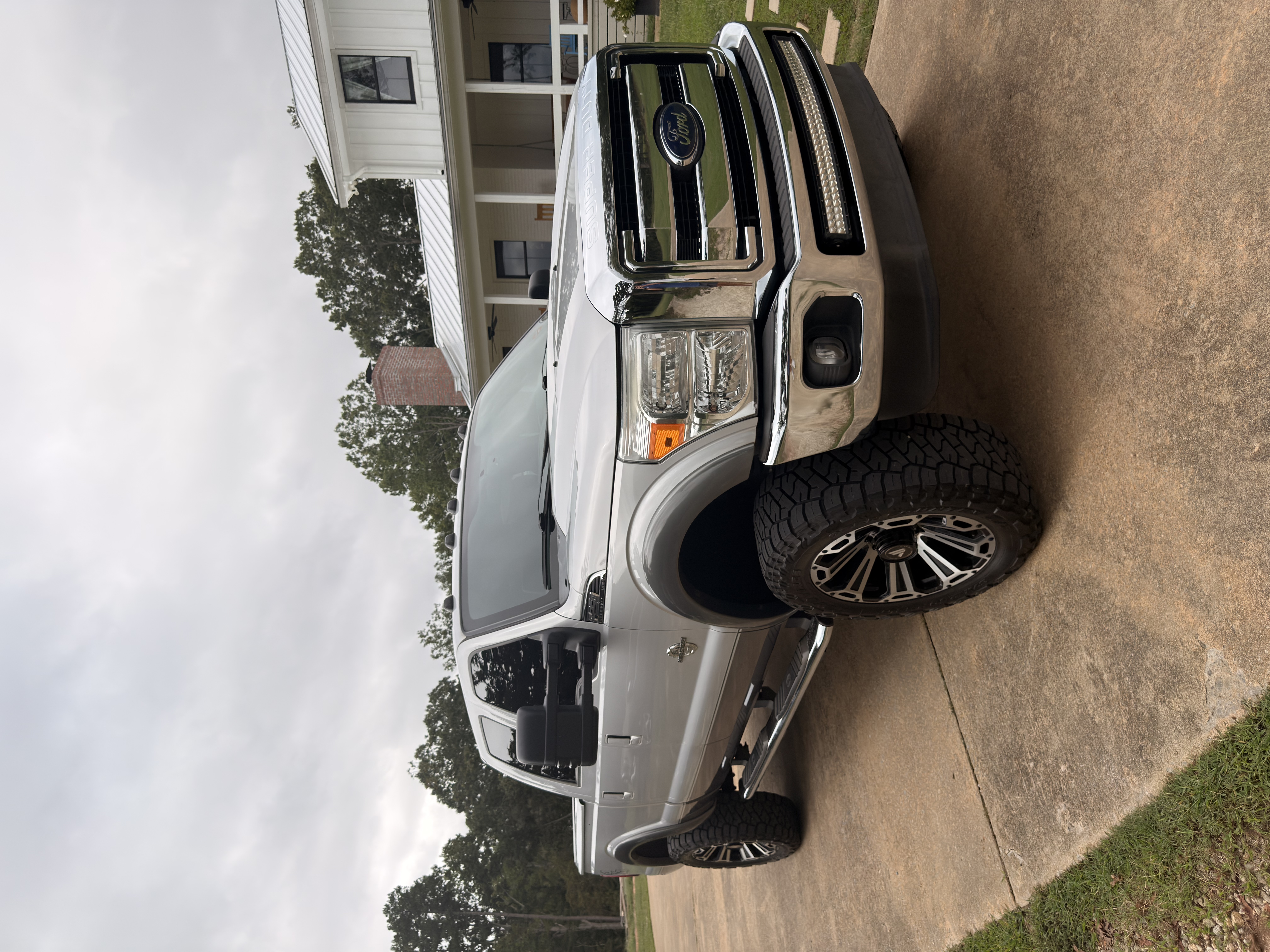 Used 2014 Ford F250 Lariat w/ Lariat Ultimate Package AWD/4WD image 2