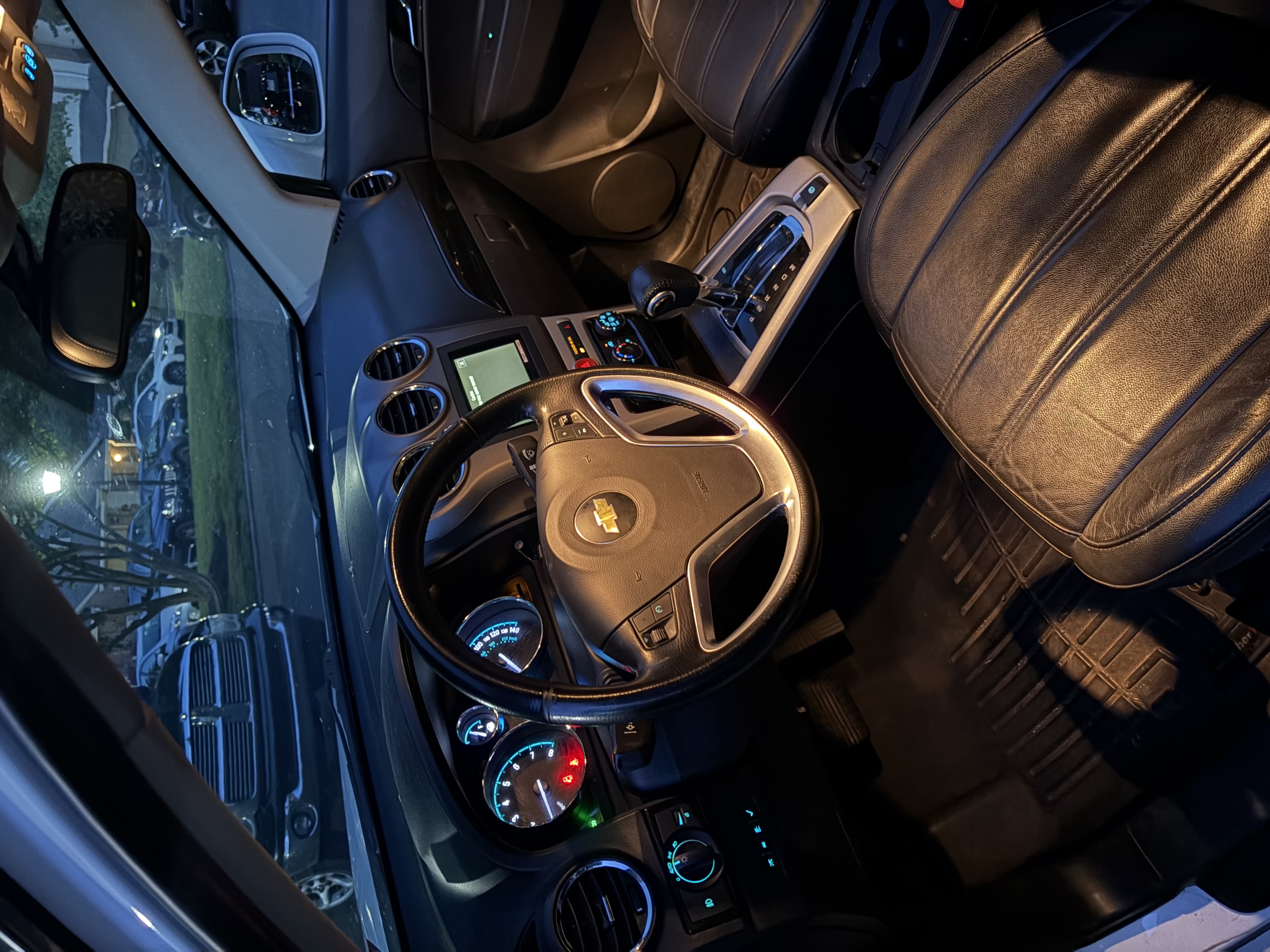 Used 2014 Chevrolet Captiva Sport LTZ FWD image 13