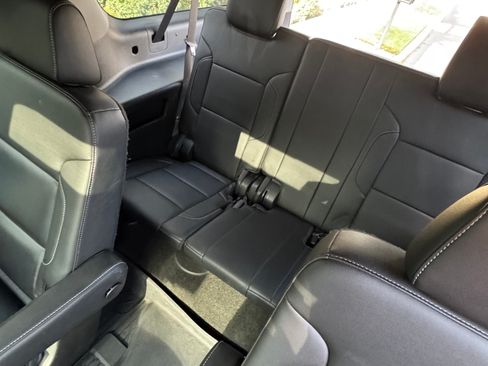 Used 2018 Chevrolet Suburban LT image 12