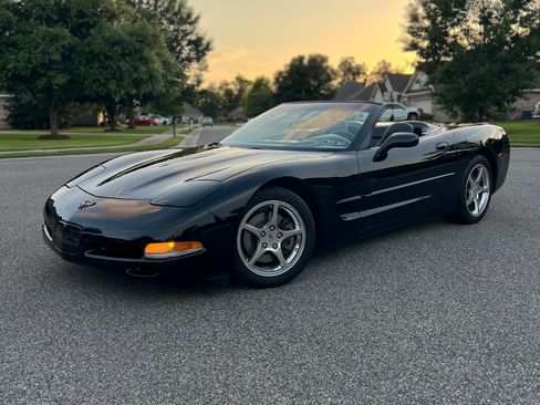 Used 2001 Chevrolet Corvette Convertible w/ Preferred Equipment Group2 RWD image 6