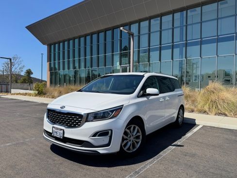 Used 2020 Kia Sedona EX FWD image 1
