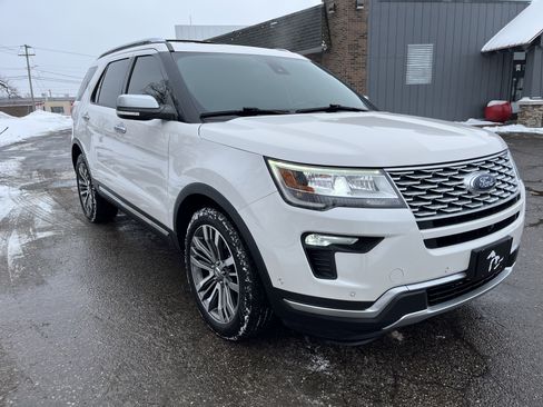 Used 2018 Ford Explorer Platinum image 2