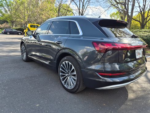 Used 2019 Audi e-tron Prestige image 8