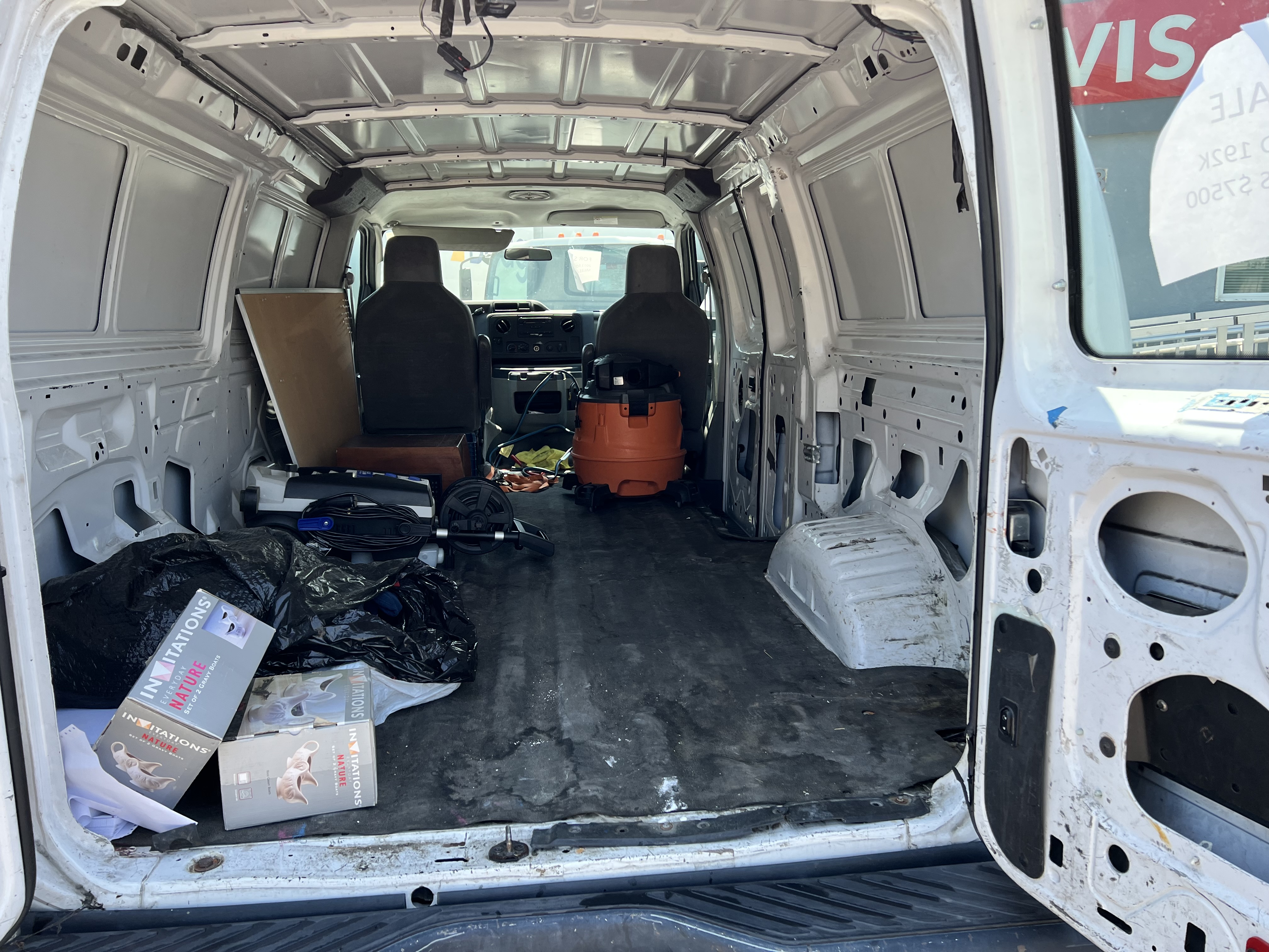 Used 2011 Ford E-150 and Econoline 150 w/ Commercial Cargo Van Pkg RWD image 2
