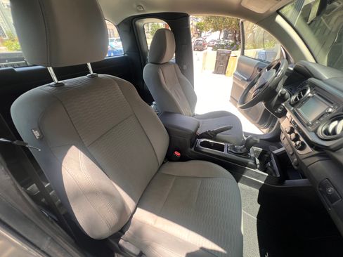 Used 2016 Toyota Tacoma SR RWD image 8