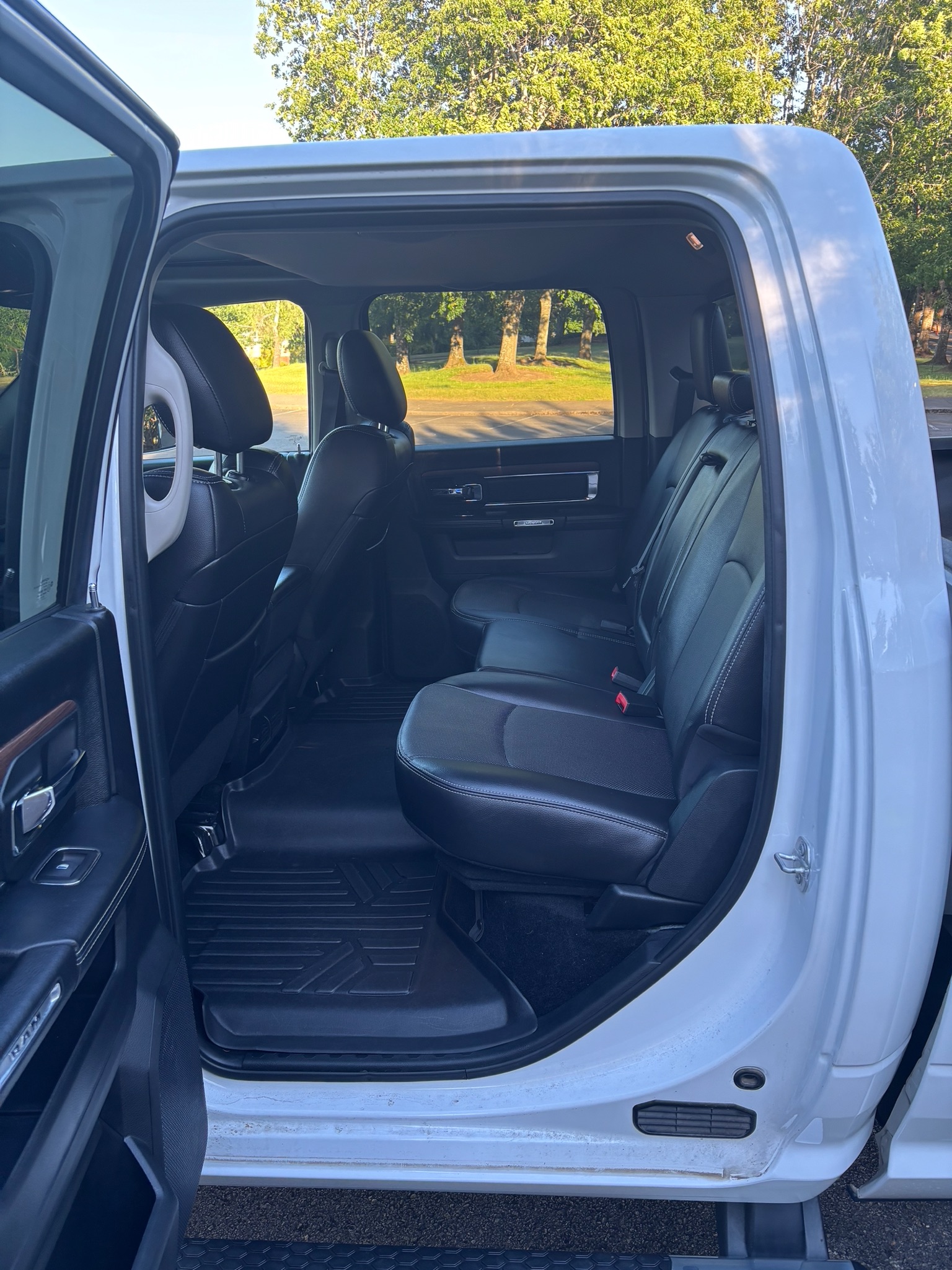 Used 2016 RAM 2500 Laramie AWD/4WD image 17