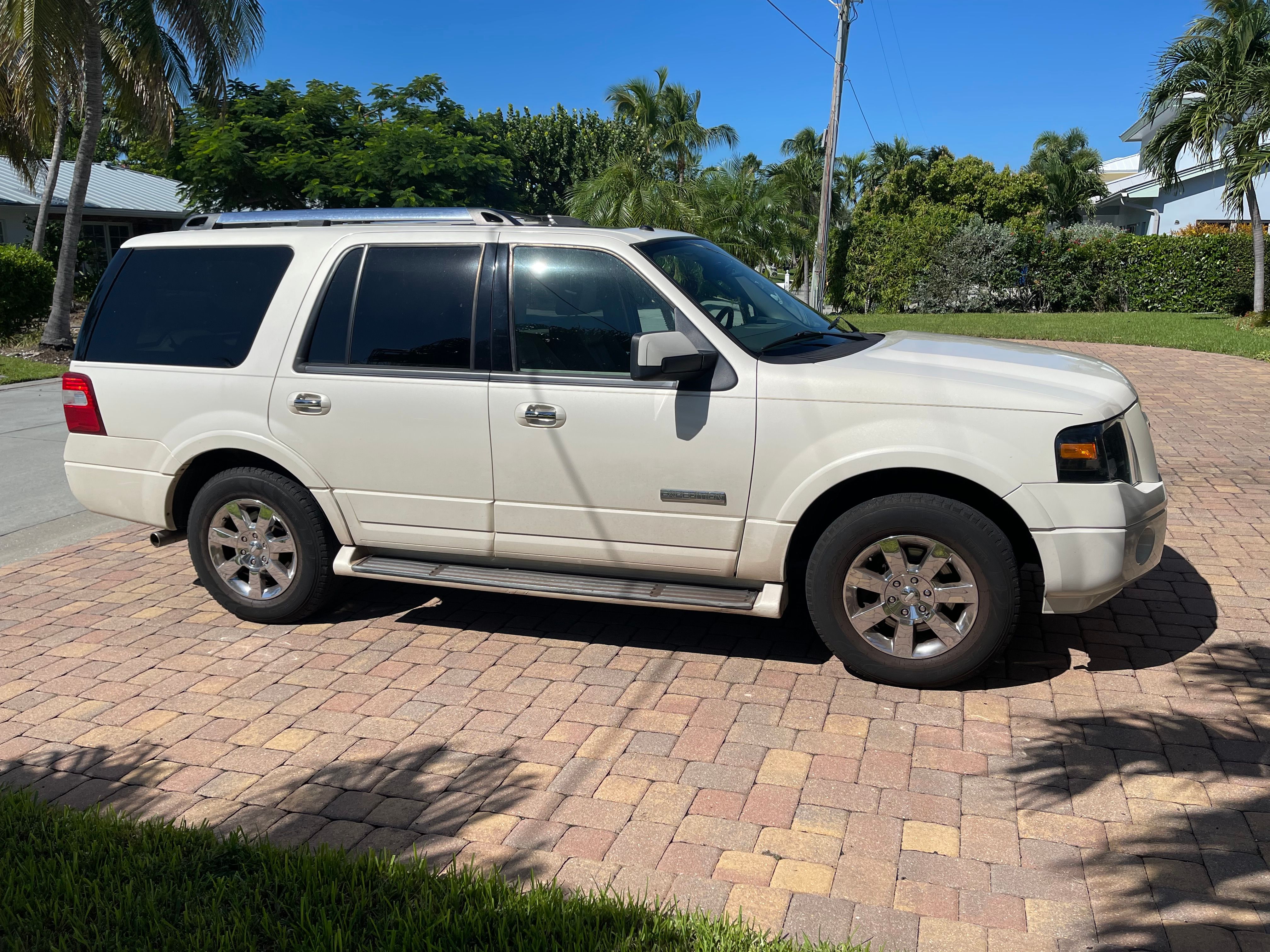 Used 2007 Ford Expedition Limited RWD image 1