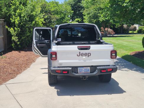 Used 2023 Jeep Gladiator Rubicon w/ LED Lighting Group AWD/4WD image 6