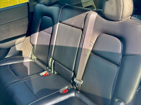 Used 2023 Tesla Model Y Long Range image 5