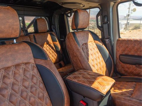 Used 2023 Jeep Gladiator Sport image 4