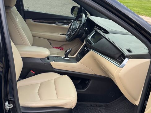 Used 2019 Cadillac XT5 AWD image 6