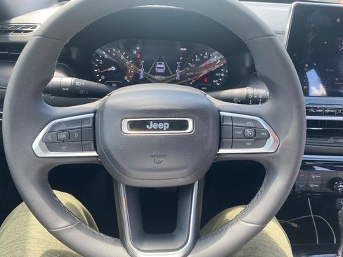 Used 2022 Jeep Compass Latitude FWD image 10