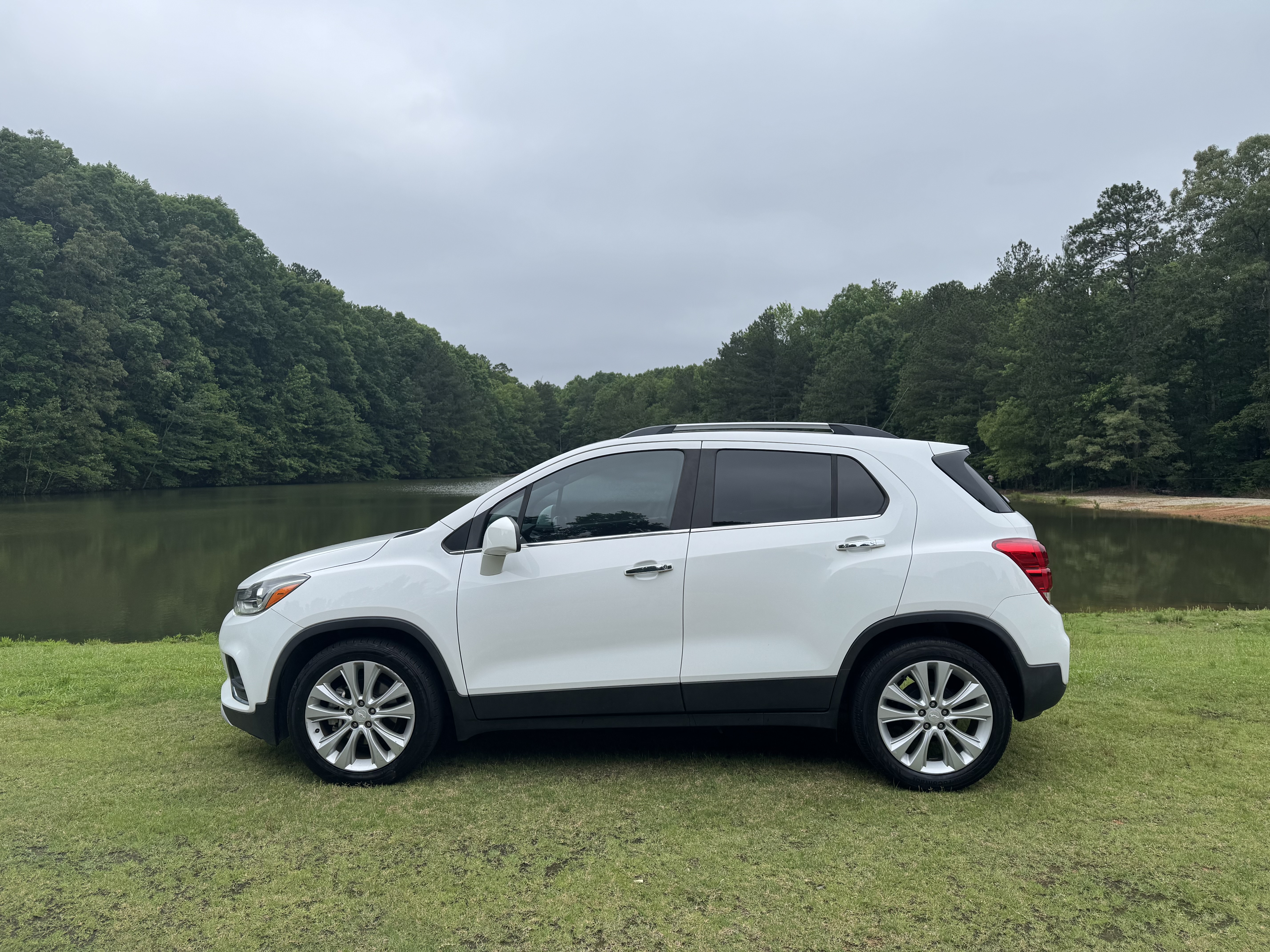 Used 2017 Chevrolet Trax Premier w/ Driver Confidence II Package FWD image 9