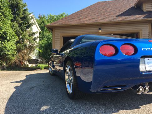 Used 2002 Chevrolet Corvette Coupe w/ Preferred Equipment Group2 RWD image 8