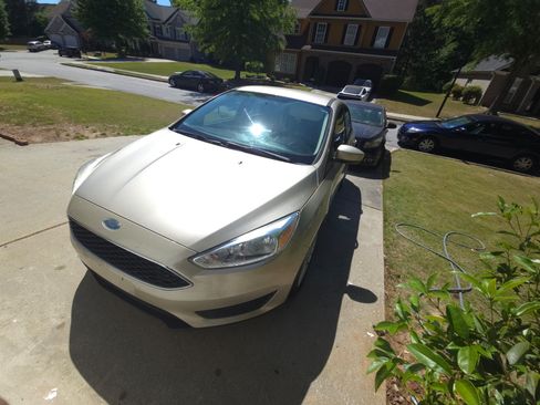 Used 2018 Ford Focus SE image 4