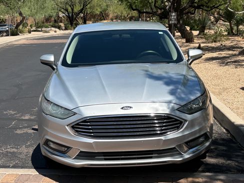 Used 2018 Ford Fusion SE w/ Equipment Group 201A FWD image 9