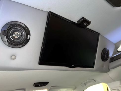 Used 2018 Mercedes-Benz Metris Passenger image 10