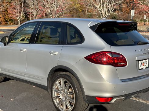 Used 2012 Porsche Cayenne S image 5