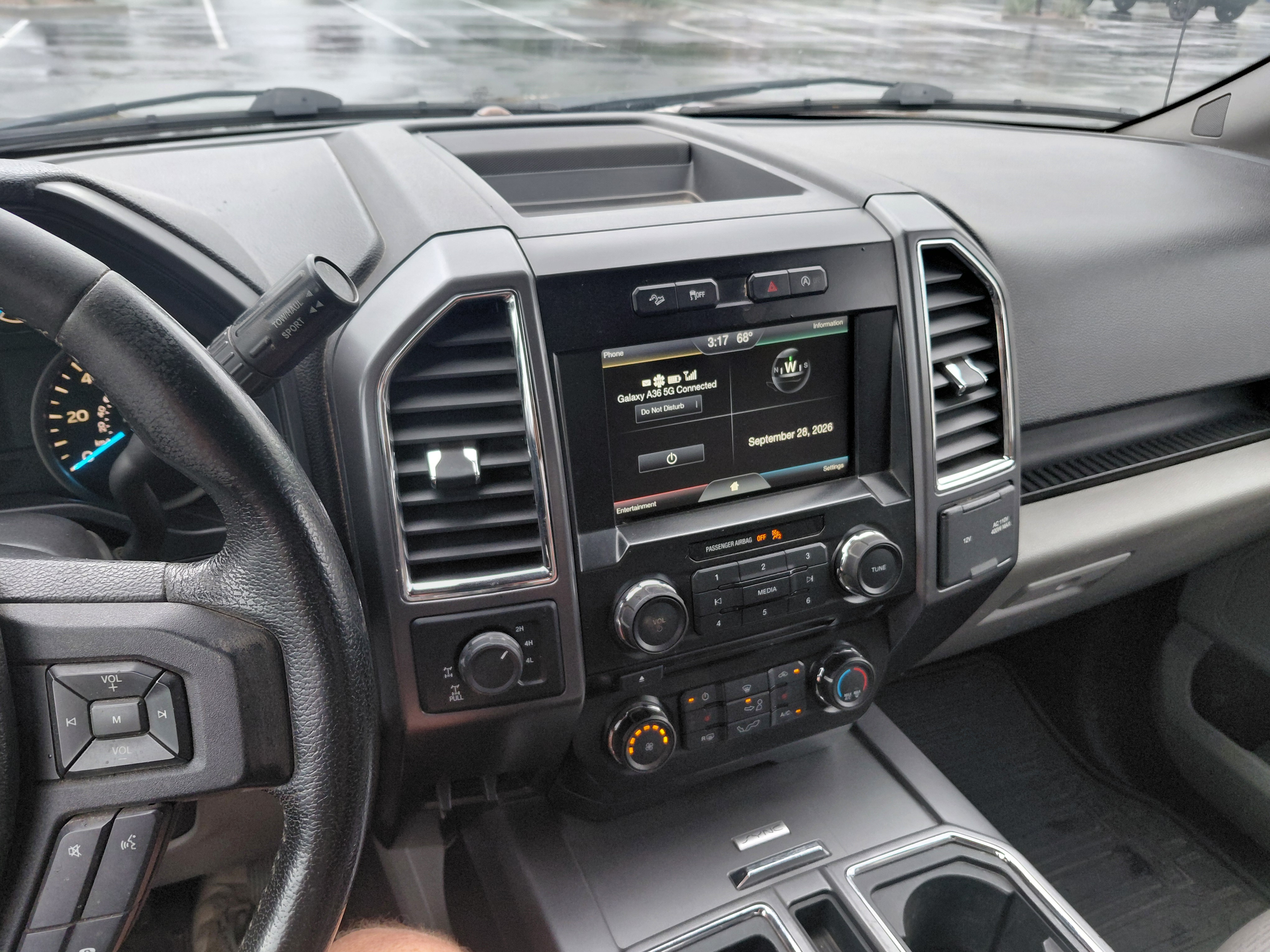 Used 2015 Ford F150 XLT w/ Equipment Group 302A Luxury AWD/4WD image 18