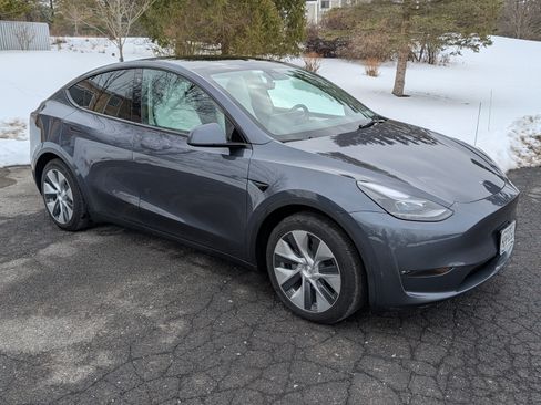 Used 2023 Tesla Model Y Long Range image 1