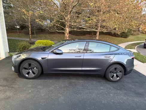Used 2023 Tesla Model 3 Standard Range image 19