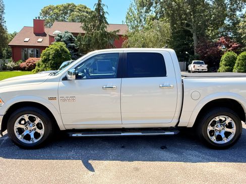 Used 2018 RAM 1500 Laramie AWD/4WD image 6