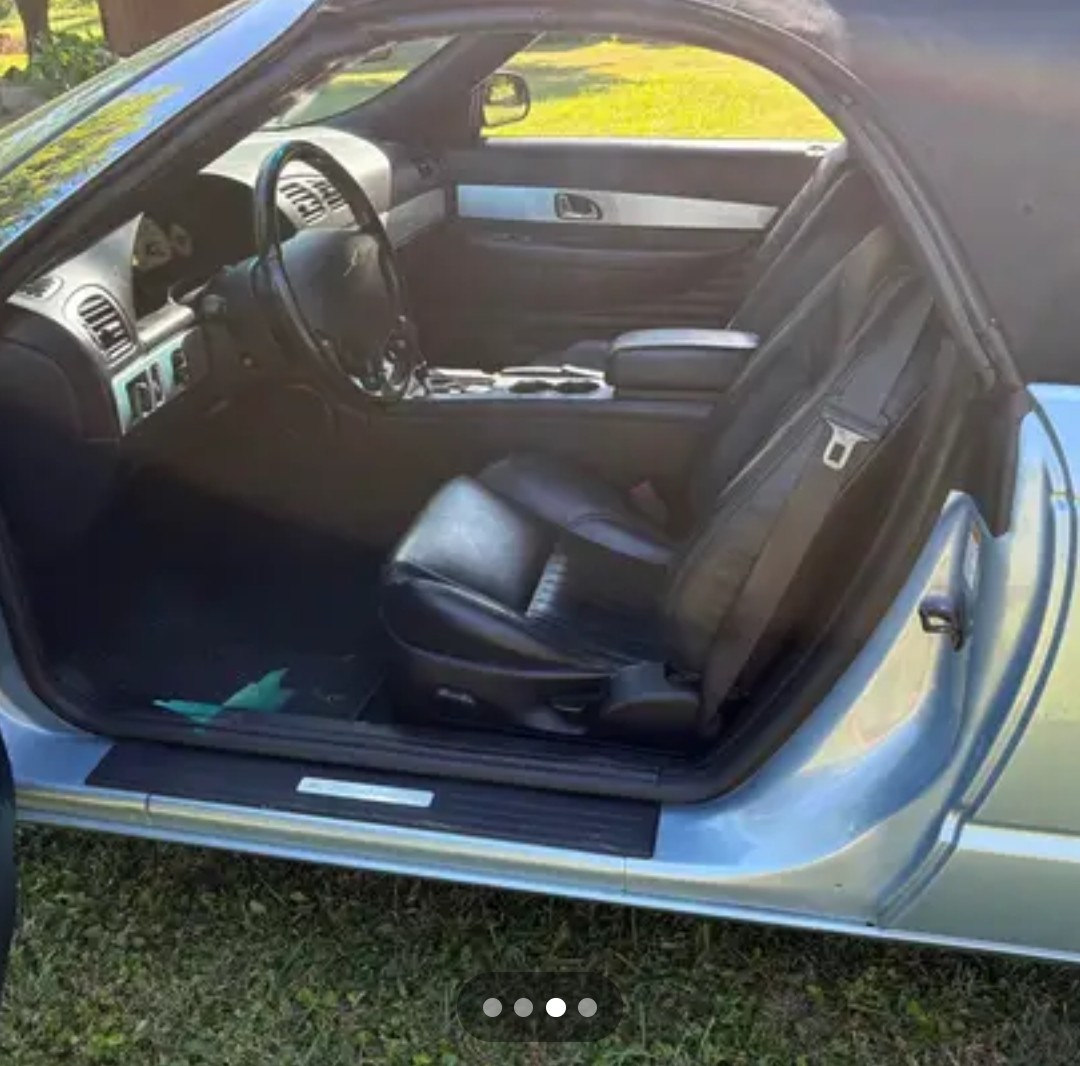 Used 2004 Ford Thunderbird RWD image 2