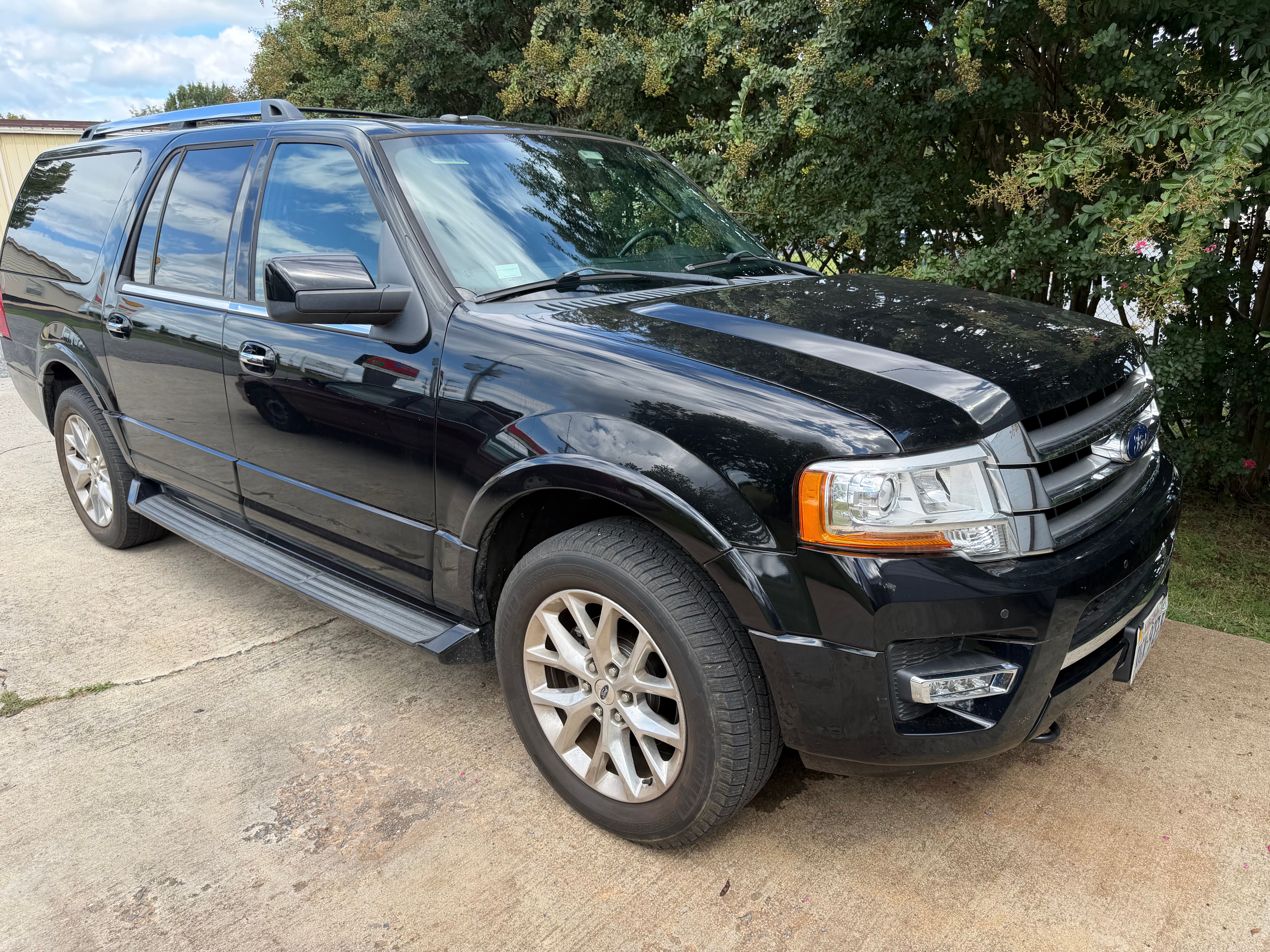 Used 2017 Ford Expedition EL Limited AWD/4WD image 2