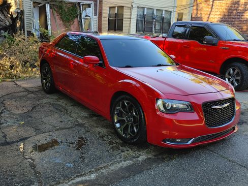 Used 2016 Chrysler 300 S image 1