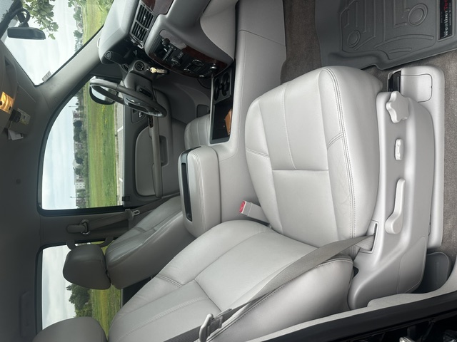 Used 2013 Chevrolet Avalanche LT w/ All-Star Edition AWD/4WD image 15
