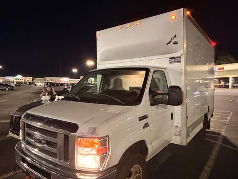 Used 2016 Ford E-350 and Econoline 350 Super Duty w/ Power Windows & Locks Group image 24