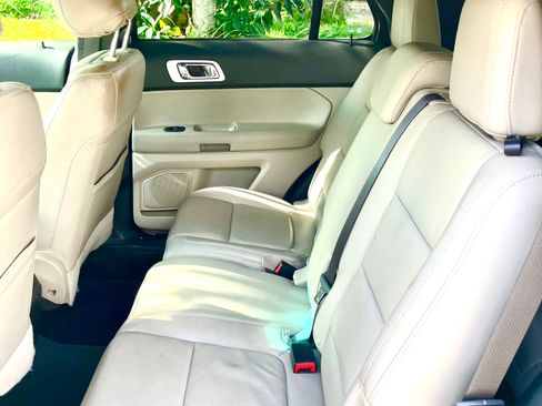 Used 2014 Ford Explorer XLT w/ Equipment Group 202A image 5