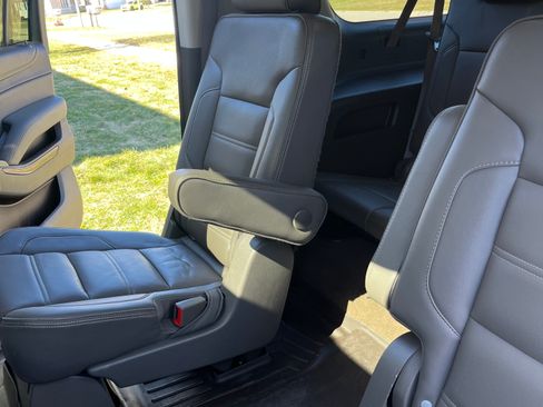 Used 2016 GMC Yukon XL Denali w/ Enhanced Security Package AWD/4WD image 8