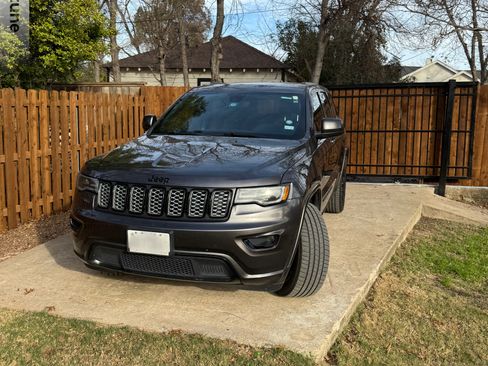 Used 2020 Jeep Grand Cherokee Altitude image 9
