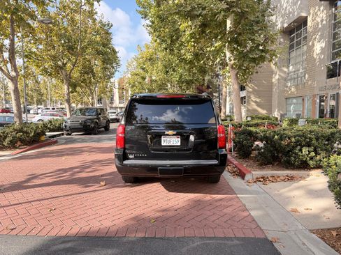 Used 2015 Chevrolet Suburban LTZ image 6