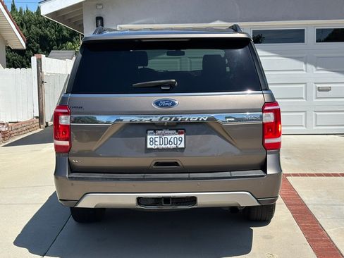 Used 2018 Ford Expedition Max XLT w/ Equipment Group 202A AWD/4WD image 2