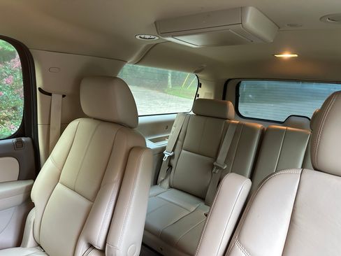 Used 2011 Chevrolet Suburban LT AWD/4WD image 14