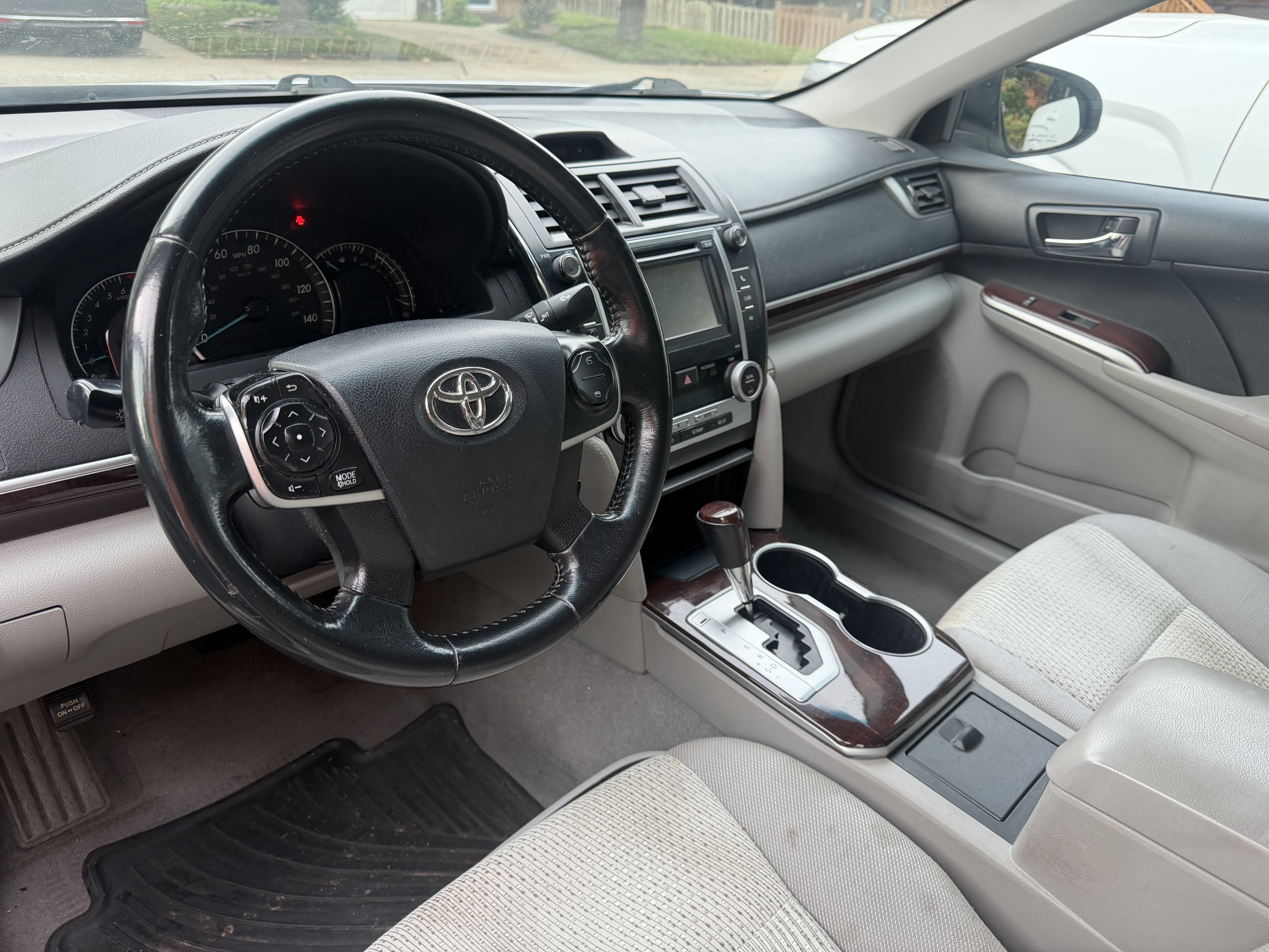 Used 2014 Toyota Camry XLE FWD image 5