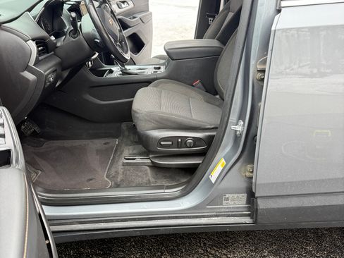 Used 2019 Chevrolet Traverse LT image 11