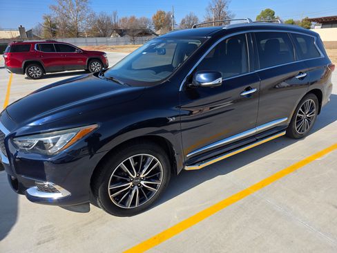 Used 2017 INFINITI QX60 Luxe w/ Deluxe Technology Package image 2