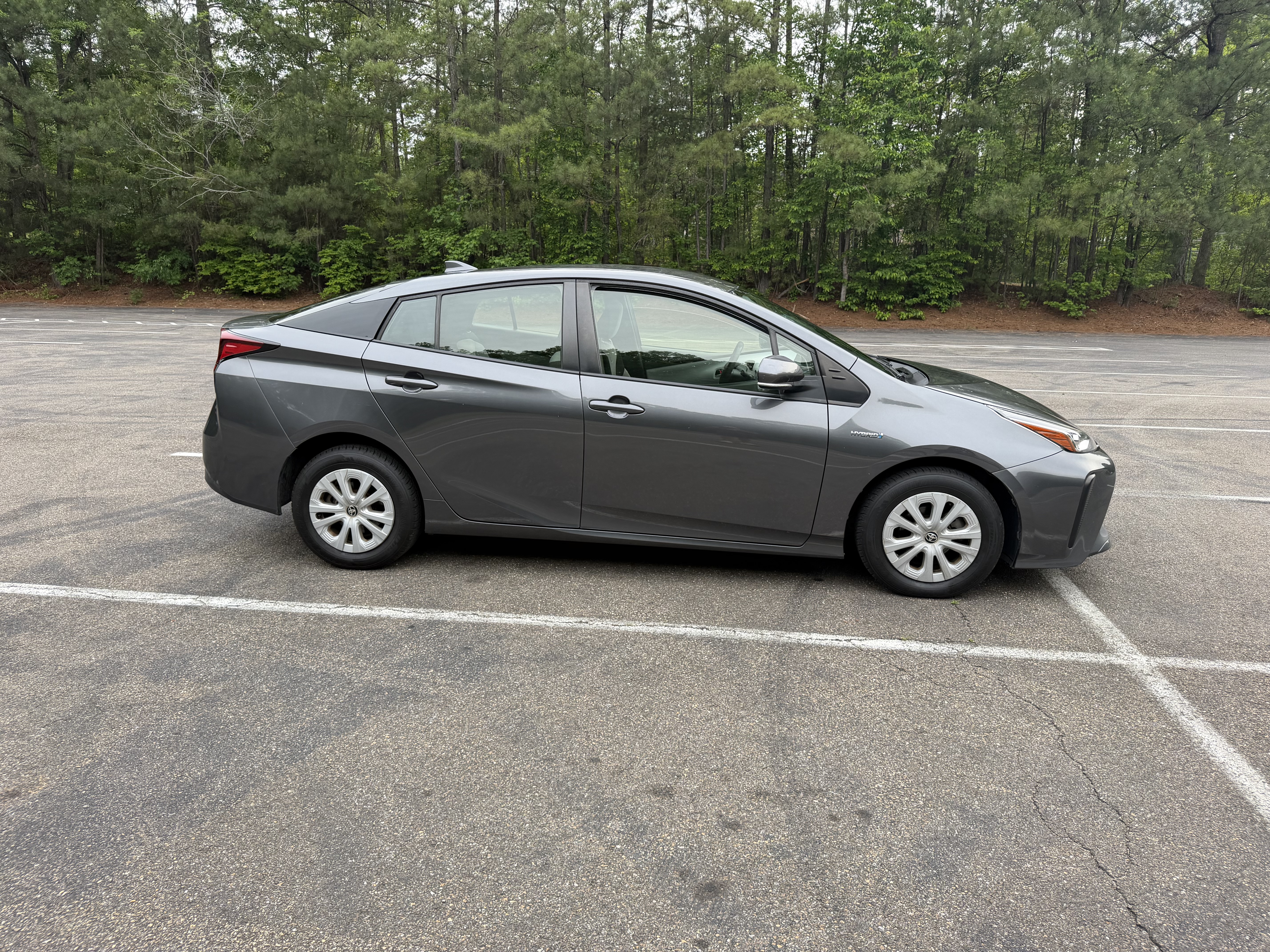 Used 2019 Toyota Prius L Eco FWD image 2