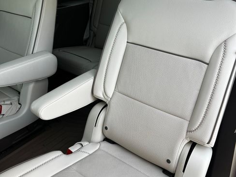 Used 2024 GMC Yukon Denali AWD/4WD image 12