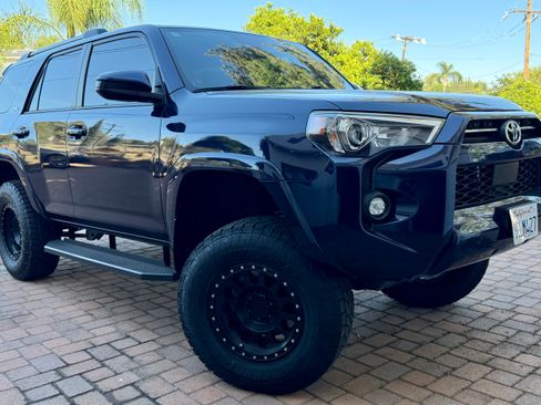 Used 2022 Toyota 4Runner SR5 RWD image 31