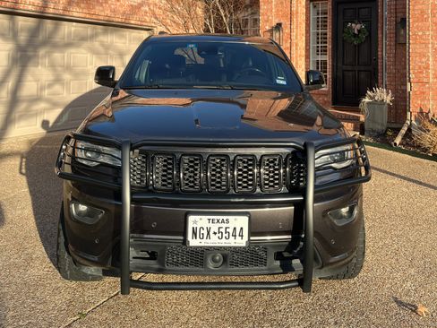 Used 2017 Jeep Grand Cherokee Overland w/ Jeep Active Safety Group image 2