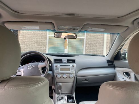 Used 2010 Toyota Camry LE image 6