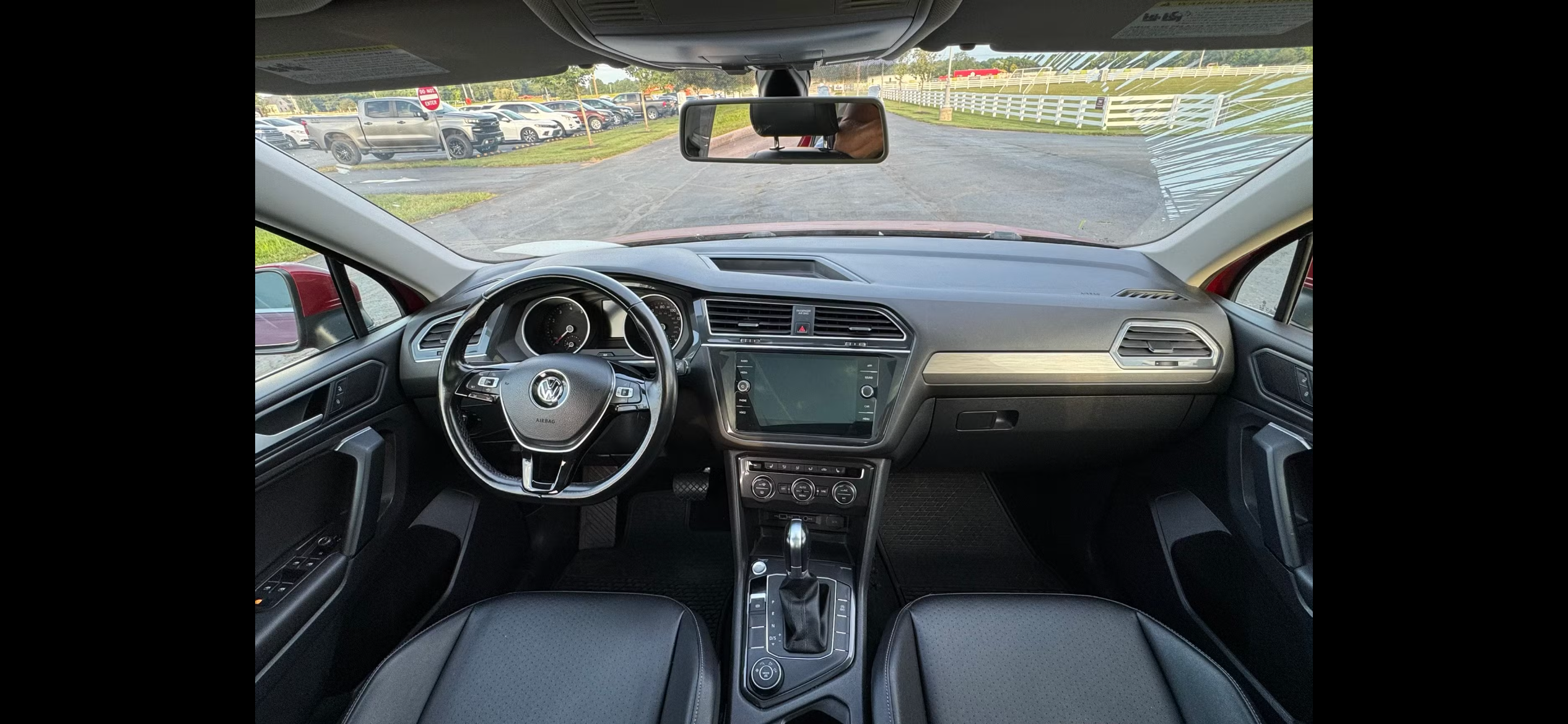 Used 2019 Volkswagen Tiguan SE w/ Panoramic Sunroof Package AWD/4WD image 4