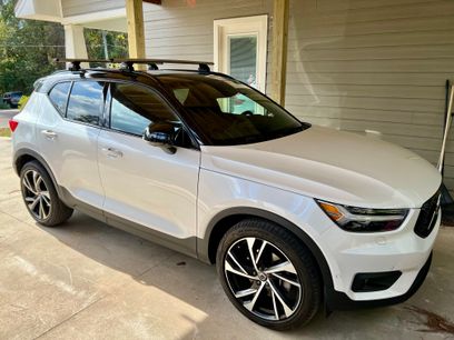Used 2021 Volvo XC40 T5 R-Design w/ Advanced Package