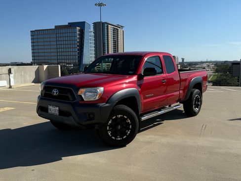 Used 2014 Toyota Tacoma PreRunner w/ Convenience Package image 2