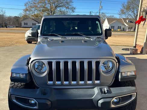 Used 2018 Jeep Wrangler Unlimited Sahara image 6