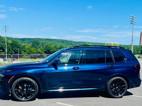 Used 2023 BMW X7 xDrive40i w/ Executive Package AWD/4WD image 4